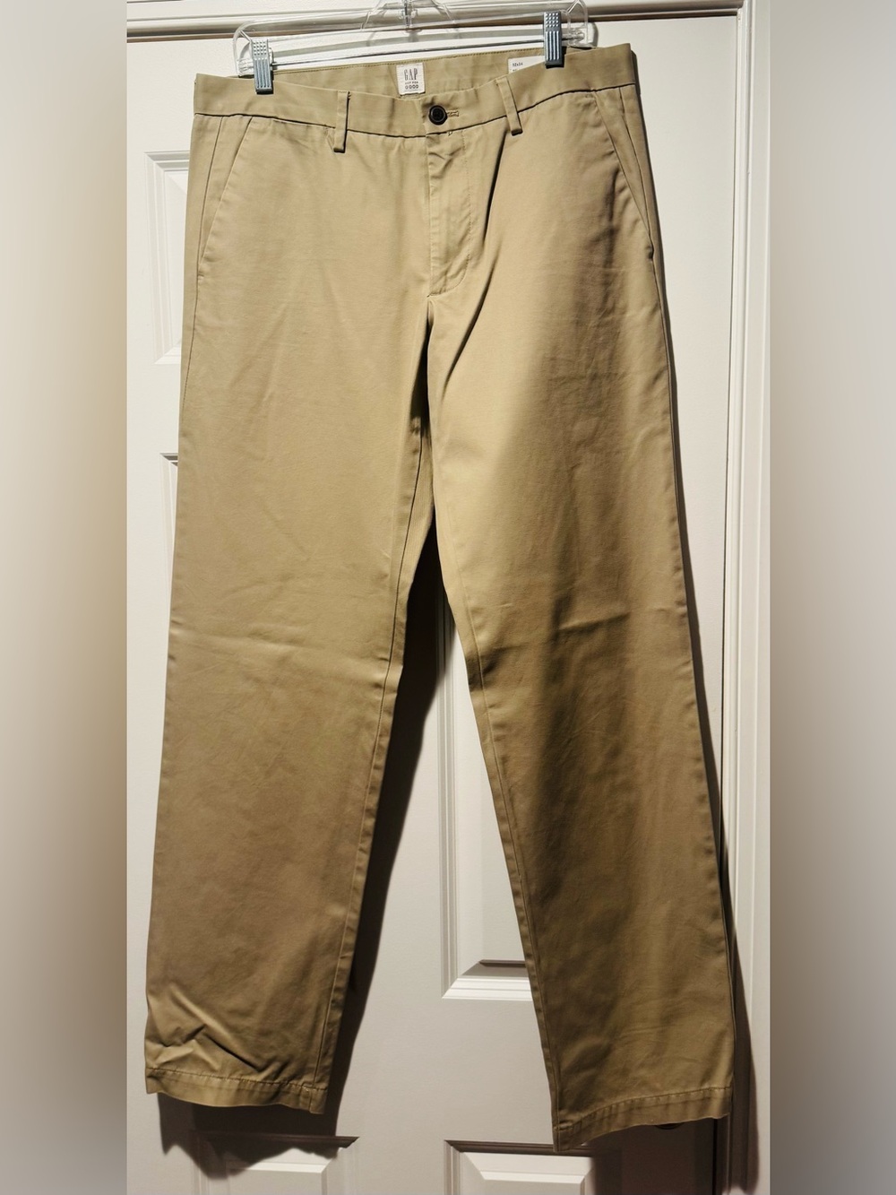 GAP Men's Relaxed Fit Chino Pants in Khaki Tan